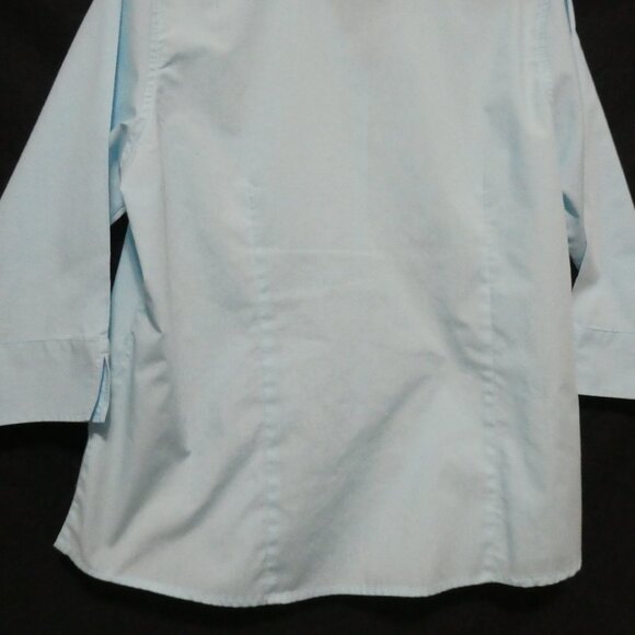 ISAAC'S DESIGNS CASUALS | large | Light Blue Button-Up Front Floral Blouse - Picture 13 of 14